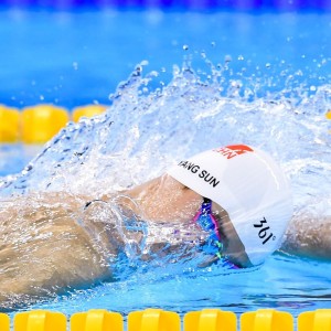 ky体育娱乐-赛场尘土飞扬：激烈搏斗不断升级